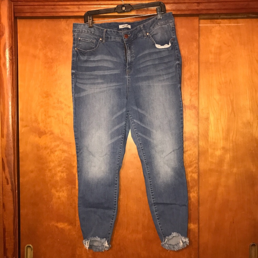 Medium Washed Jeans 👖